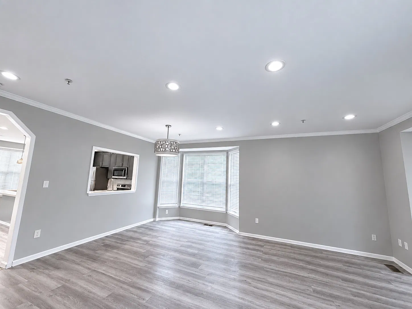 3 bed, 2950 sqft, $3,000 — Photo 3