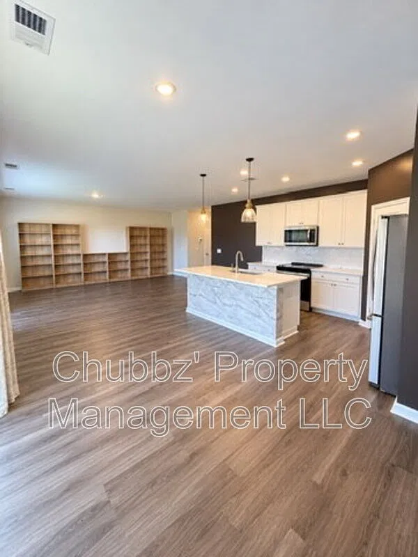 4 bed, 2.5 bath, 1953 sqft, $2,650 — Photo 4