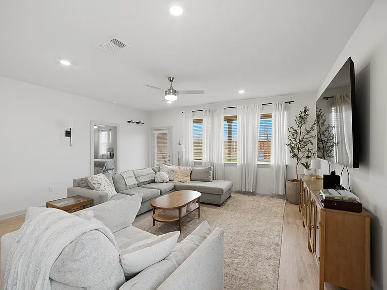 3608 Overlord Ln — Photo 5