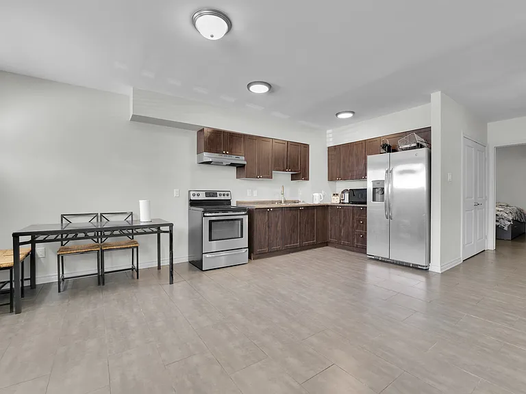 123 Queen Mary St #4 — Photo 8