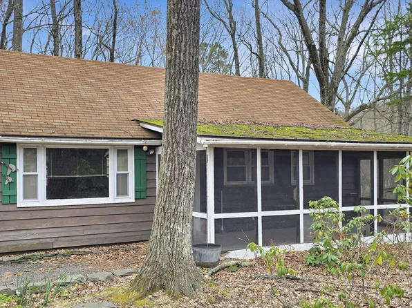 117 Susan Ln, Shohola, PA 18458