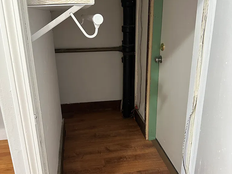 11-13 Ellsworth St #12 — Photo 2