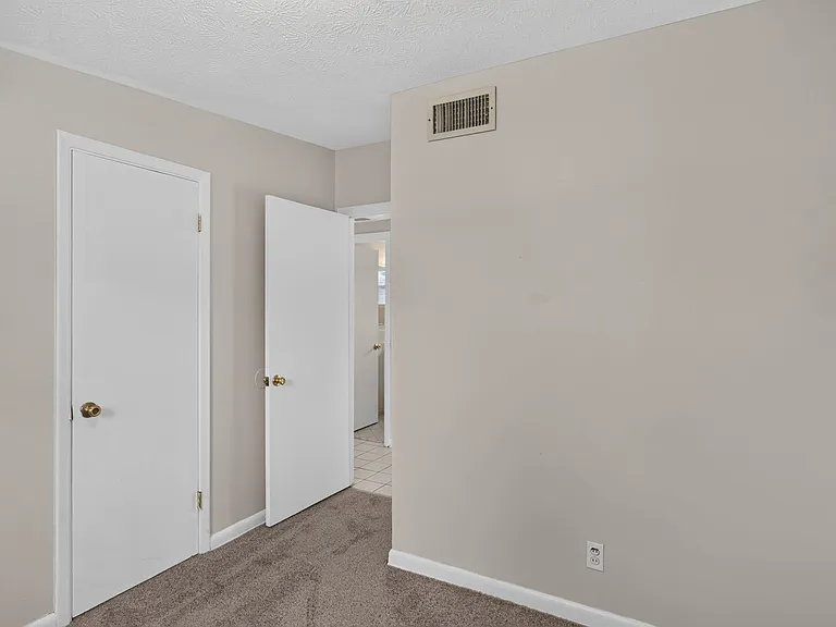 87 Saratoga Cir S — Photo 22