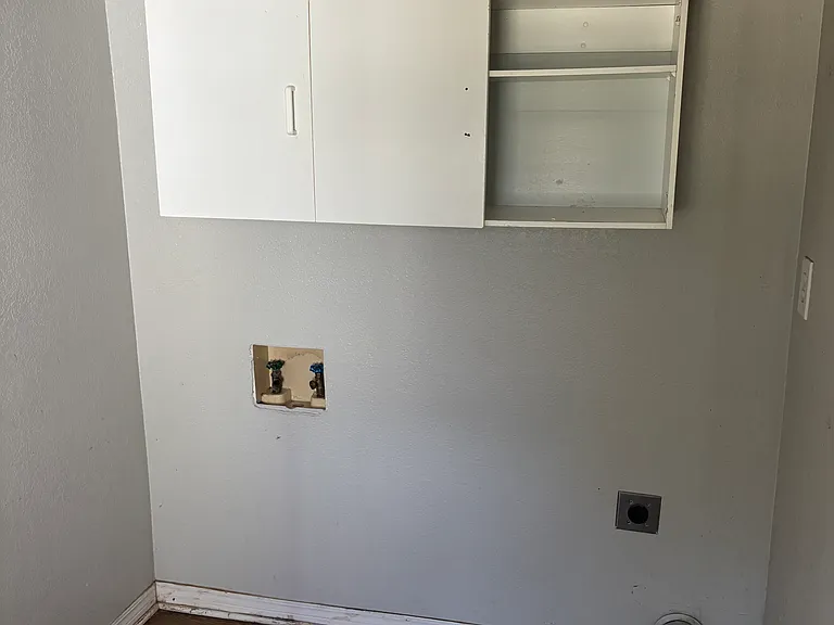 122 S Dixon Ave — Photo 6