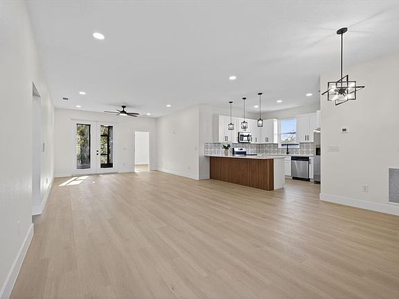 5th image of 126 Canby Cir