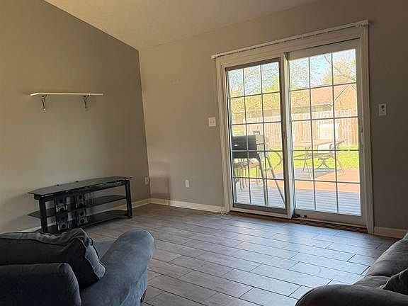 2nd image of 4119 Farmington Ct