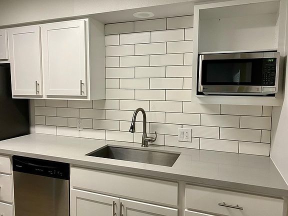 4th image of 4232 N 32nd St #17