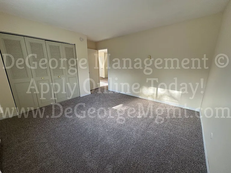 Parkway Apartments — Photo 14