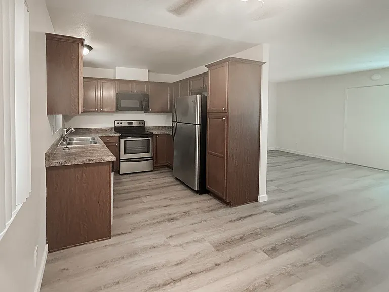 7516 Parkway Dr #1D — Photo 2