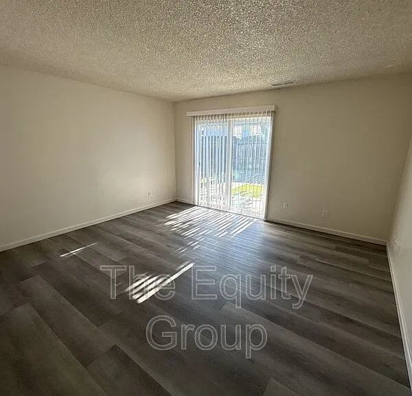 402 N West St — Photo 7