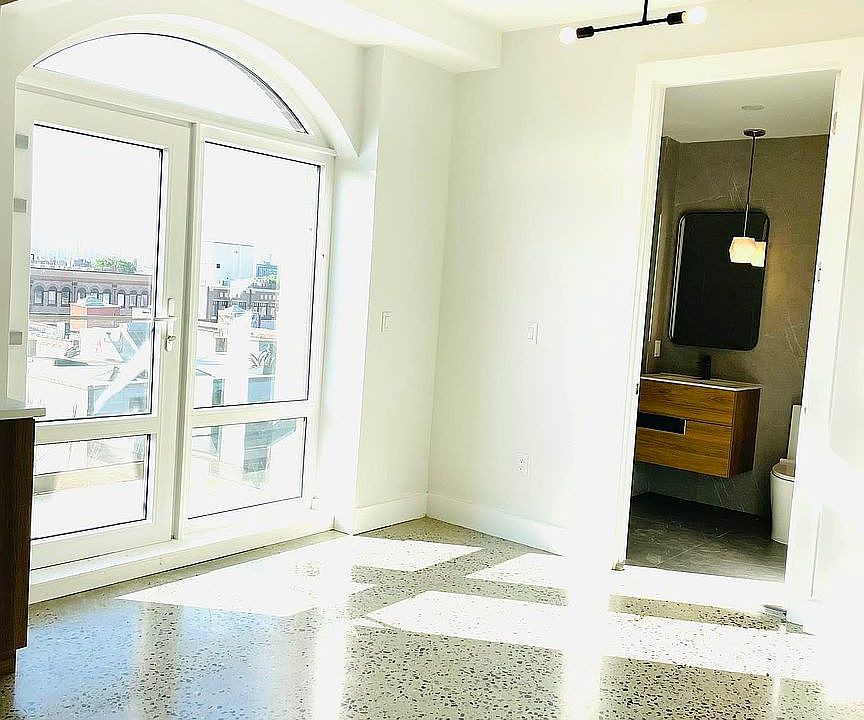 2nd image of 15 Goodwin Pl #5