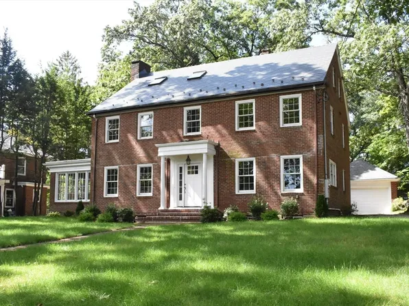 27 Gammons Rd, Newton, MA 02468