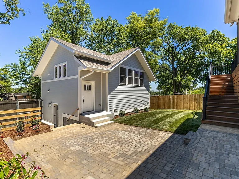 1102 Caldwell Ave — Photo 44