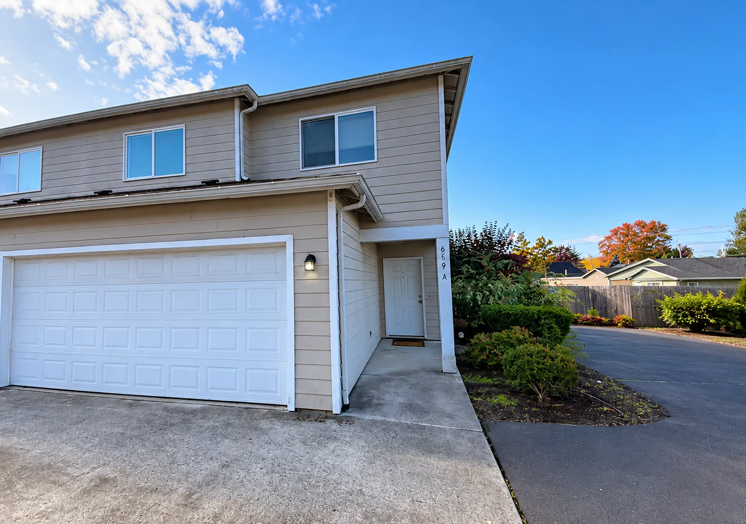 Enjoy the Space! 3-Bedroom| 2.5 Bathroom Chehalis Home with 2-Car Garage — Photo 1