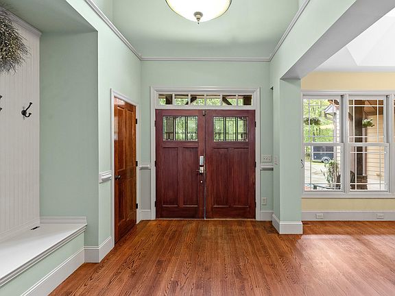 5th image of 205 Carrie Dr
