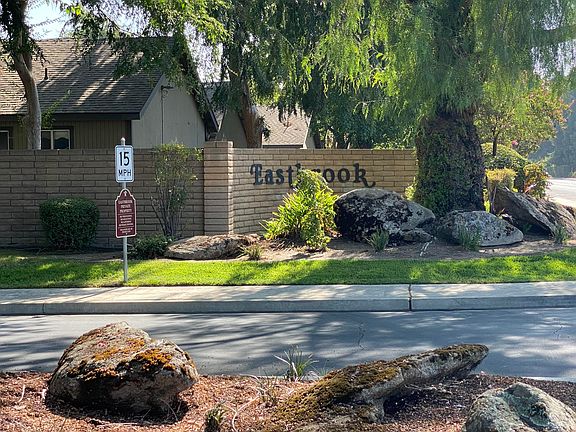 3rd image of 2346 E Tulare Ave