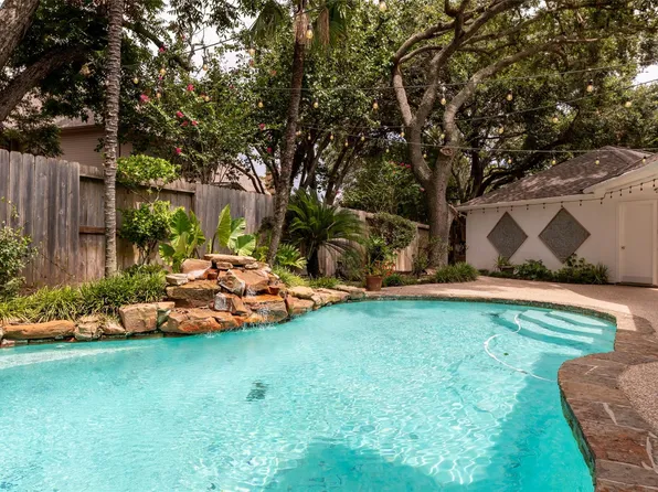 14 Sterling Ct, Sugar Land, TX 77479