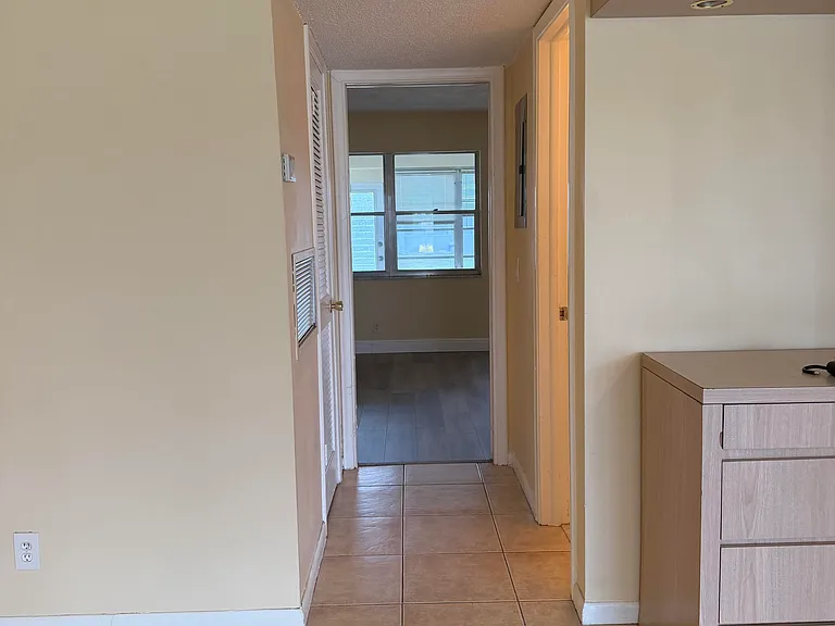 707 High Point Blvd N #C — Photo 9