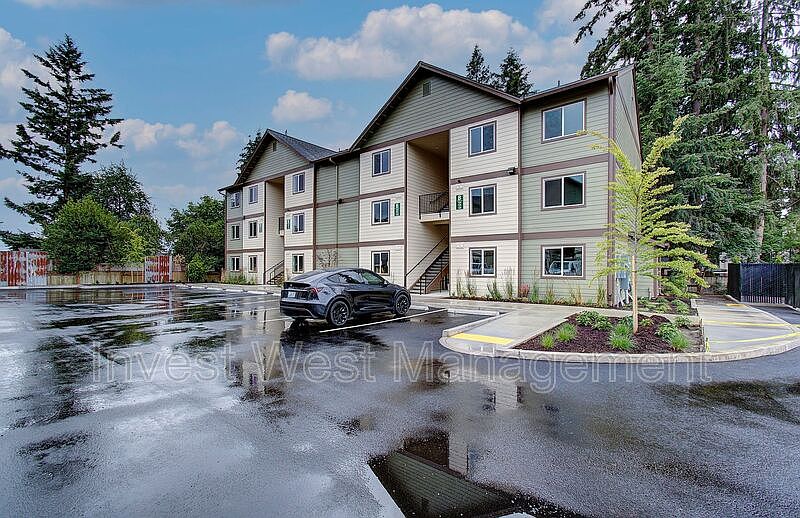 1st image of 404 NE 117th Ave #103