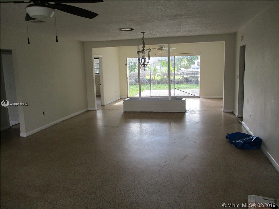 2nd image of 460 NE 180th Dr