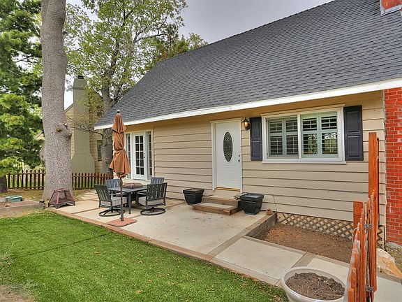 2nd image of 1166 Voltaire Dr