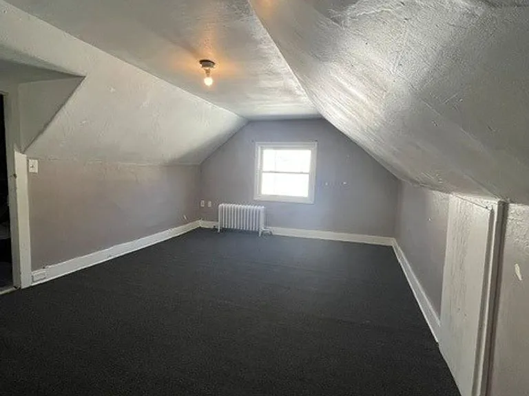 223 W Rowe St — Photo 10