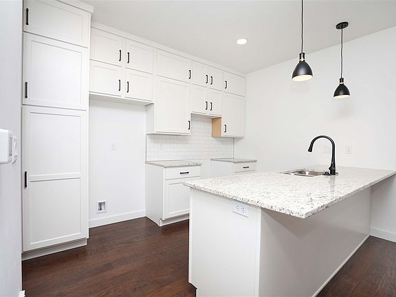 4th image of 428 N Superior St #3
