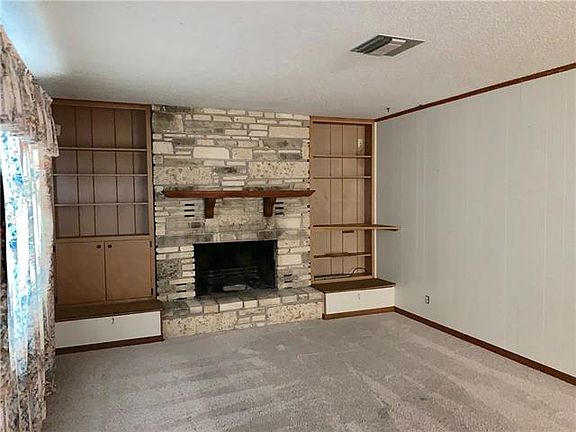 3rd image of 304 E Bluebriar Dr