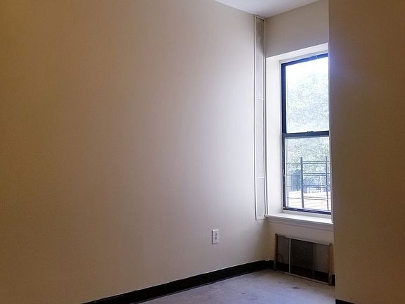 5th image of 1416 Putnam Ave APT 3R