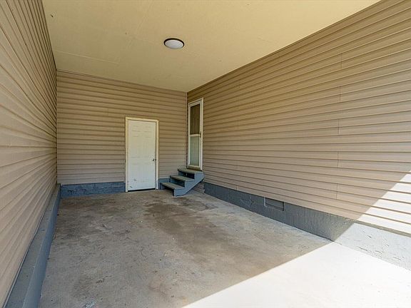 3rd image of 1313 Raydine Ln