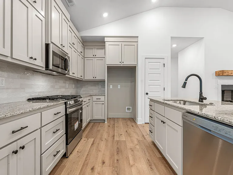 6808 Fir St — Photo 1