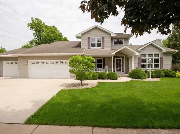 320 Fox Fire Dr, Oshkosh, WI 54904