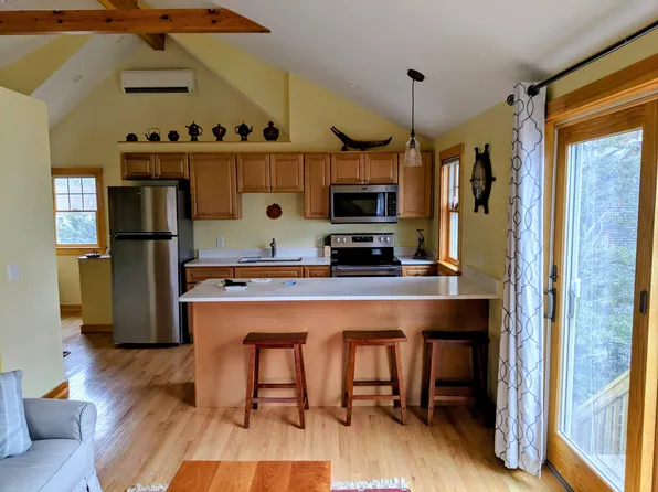157 W Spring St, Tisbury, MA 02568