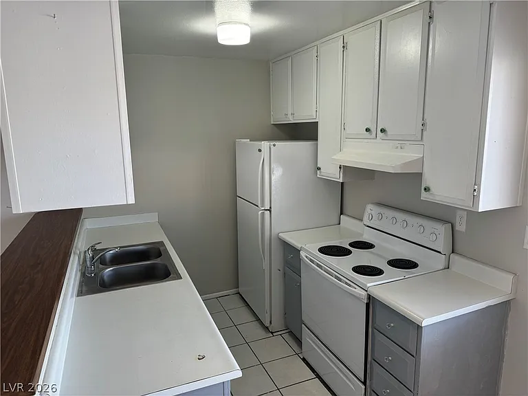 2158 E Desert Inn Rd — Photo 5