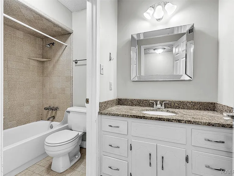 140 Livingston Cir — Photo 34