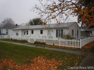 180 N Chamberlain St, Roseville, IL