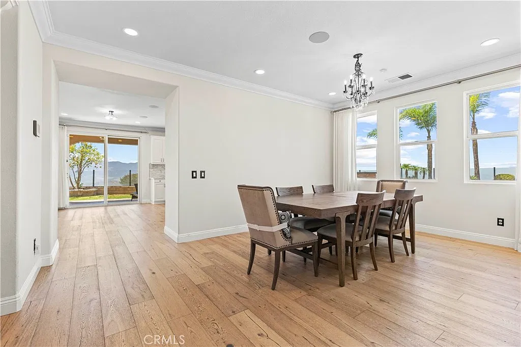 4 bed, 3683 sqft, $5,500 — Photo 3