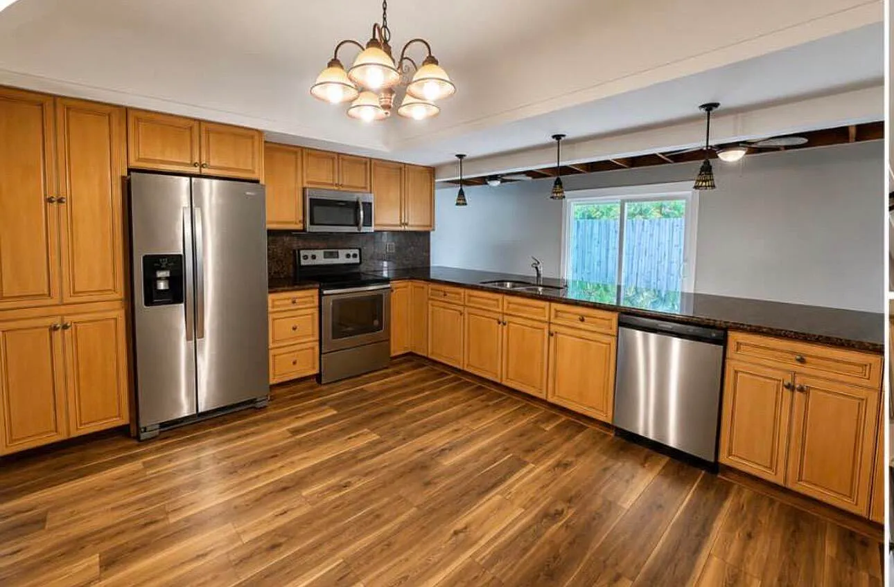 3 bed, 2.5 bath, 2035 sqft, $4,500 — Photo 2