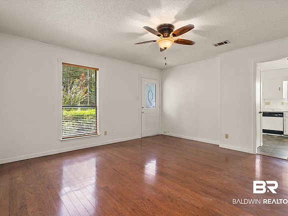 5th image of 909 Schaub Ave