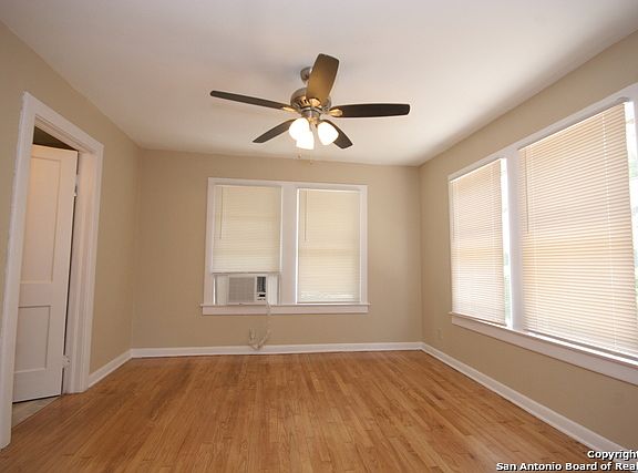 5th image of 326 Arlington Ct