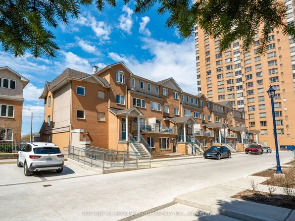 117 Omni Dr #25, Toronto, ON M1P 5A5