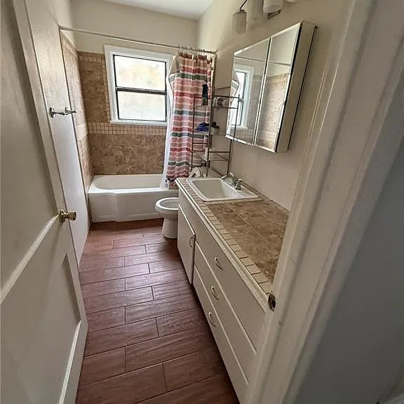 822 E Warren Ave — Photo 6