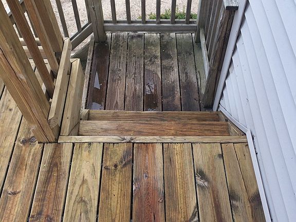 Deck stairs 