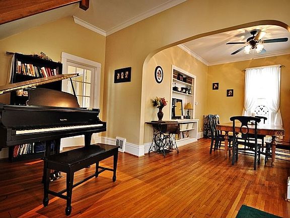 entry to dining room