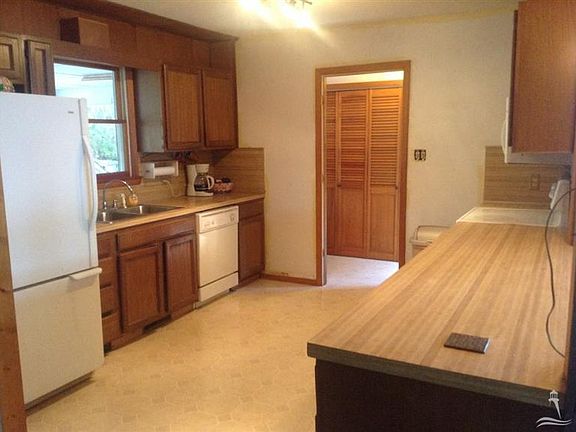 3rd image of 898 N Shore Dr
