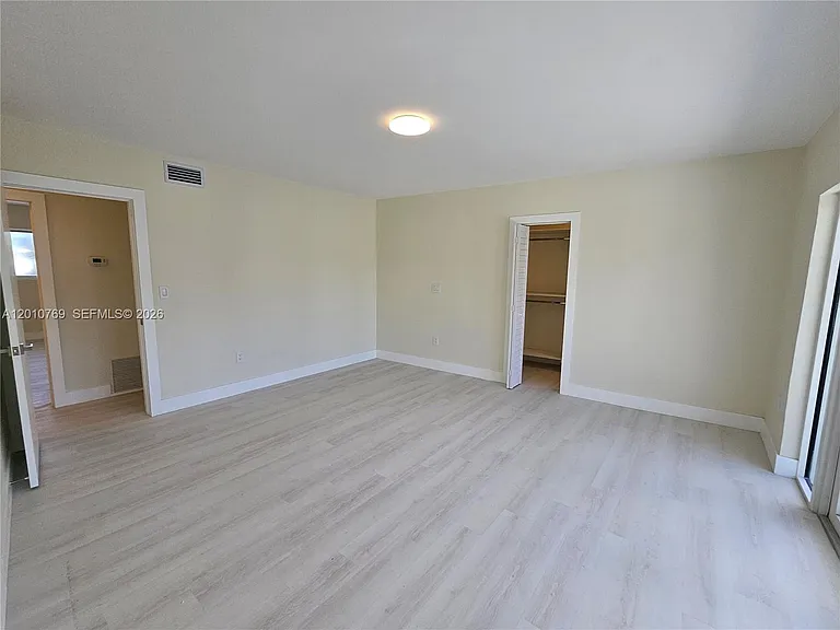 834 Raymond St — Photo 25