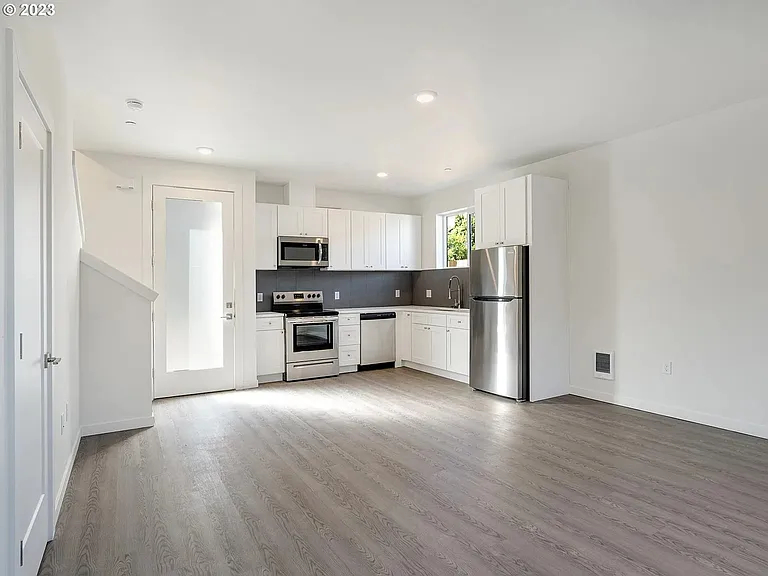 6845 N Montana Ave — Photo 8
