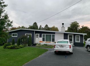 10 Muriel Dr, Troy, NY 12180