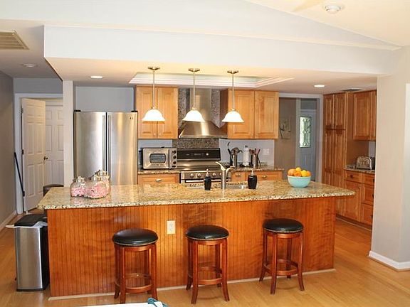 3rd image of 1364 Hillside Dr