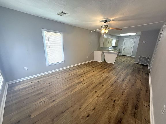 2nd image of 300 N Kinney Ave